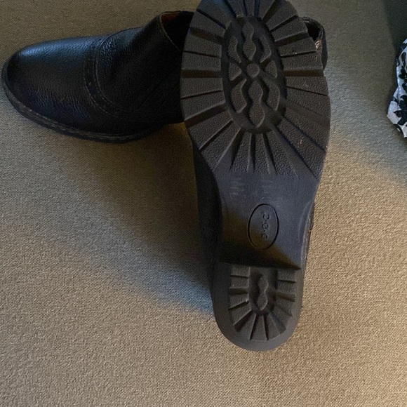 Black women’s booties - Picture 3 of 9